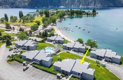 Wapato Point Condo | Yacinde G7 Wapato Point Townhome End-Unit with Patio and Balcony