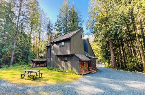 Warnick House | Year-Round Adventure! 'Glacier Getaway' in Deming