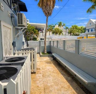 Uptown - Upper Duval House | Yellowfin Ledge