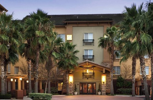 East Lake Hills Hotel | You Found it! Spacious 1BR Suite w/Separate Living Area, Free Breakfast!