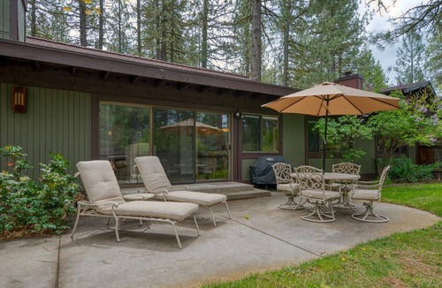 Graeagle Condo | Your Private Knoll Retreat | fenced yard, relaxing setting
