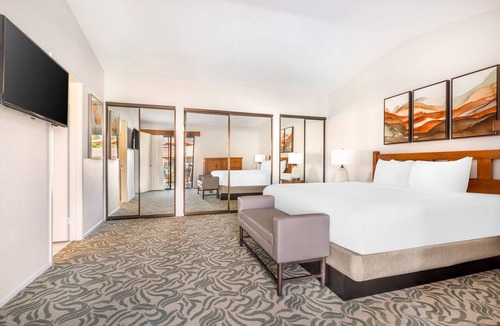 San Diego Country Estates Hotel | Your Relaxing Getaway Awaits! Pool, Free Parking!