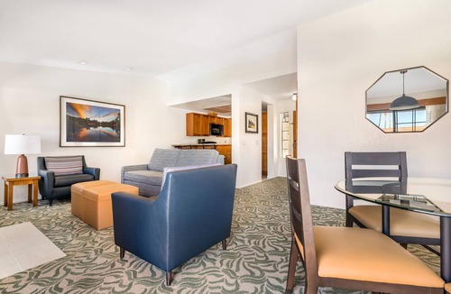 San Diego Country Estates Hotel | Your Relaxing Getaway Awaits! Pool, Free Parking!