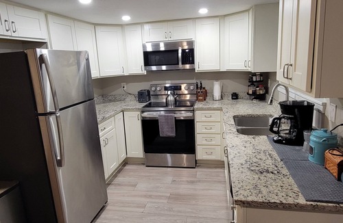 West Valley City House | Your SLC Adventure Starts Here 3BR Townhome 12 Min to Airport Sleeps 5+