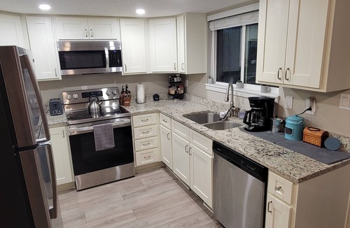 West Valley City House | Your SLC Adventure Starts Here 3BR Townhome 12 Min to Airport Sleeps 5+