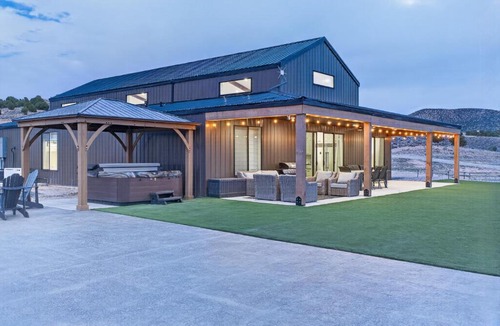 Utah House | Yuba Lake Barndominium Resort