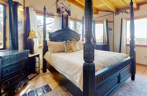 Chico House | Zen Mountain Retreat hideaway with sweeping views, outdoor space, & W/D