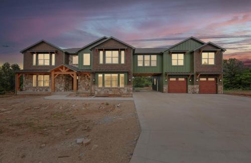 Zion National Park East Entrance Villa | Zion Breeze - New! 6 King Suites, 8 bdrm, Hot Tub, EV, E-Scooters