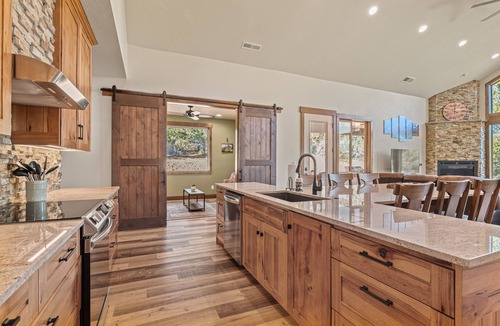 Zion National Park East Entrance House | Zion Cabin Retreat - Luxury with Nature Trails in Uncrowded East Zion. 3 kings