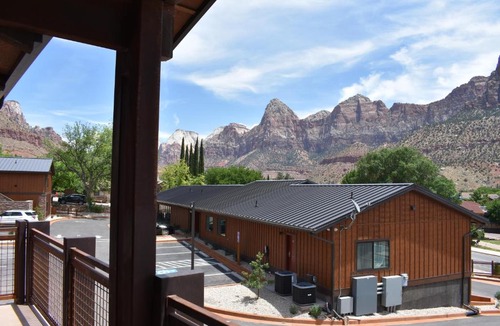 Zion National Park South Entrance Hotel | Zion Canyon Lodge