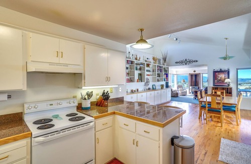 New Harmony Cottage | Zion Mountain Guest House w/Canyon Vistas!