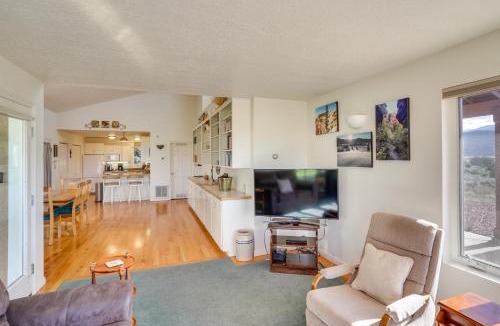 New Harmony House | Zion Mountain Guest House w/Canyon Vistas!