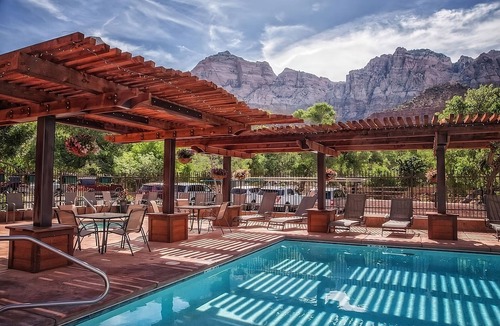 Zion National Park South Entrance Apartment | Zion Park Retreat | 1 Unit | Steps from Zion National Park Entrance and Shuttles