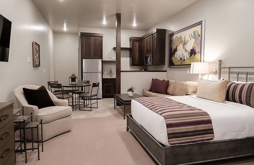 Zion National Park South Entrance Hotel | Zion Stay | 1 Unit | Queen Rooms Near Zion National Park Entrance