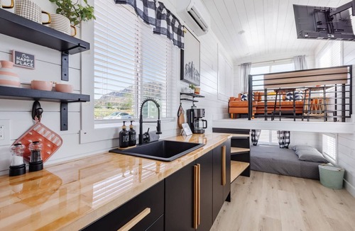 Apple Valley House | Zion Tiny Home Hot Tub Gooseberry Mesa Trails