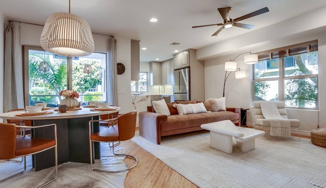 1 Block To Beach * Air Conditioning * Perfect Location