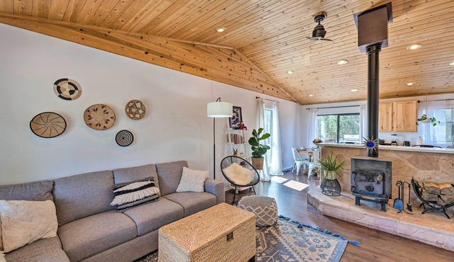1 Mi to Hiking: Chic Show Low Escape w/Fire Pit!
