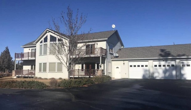 10 Acres-Killer Mountain Views, Firepit, 2 Kings/2 Queens/4 Sofas-Dog Friendly!