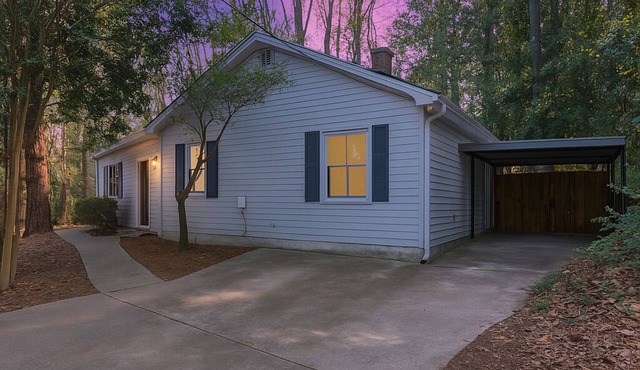 12 min downtown, firepit, Gameroom & Theater-room