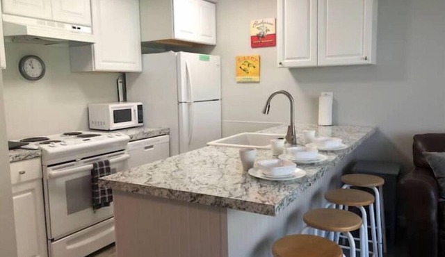 #165 Condo w/large pool & shuttle to Gorge Amp-book separately