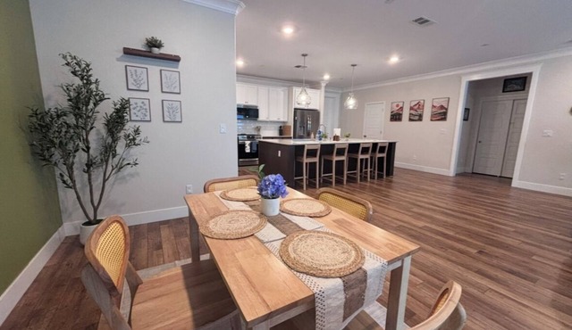 1bd House near Sequoias & local amenities