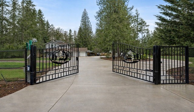 2 Acres Private Gated Retreat Near Lake Morton