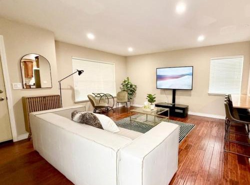 2 Bedroom Home 5 Minutes from ID, Capitol Hill