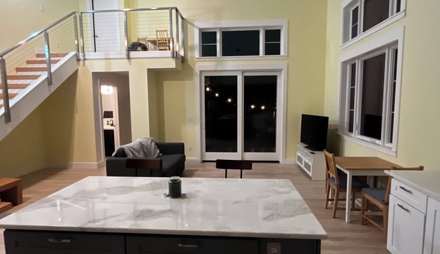 2-bedroom house near Green Lake Park Seattle with private yard, WiFi, AC