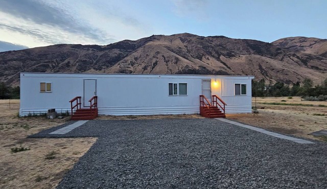 2-bedroom mobile home in welcoming Naches country area