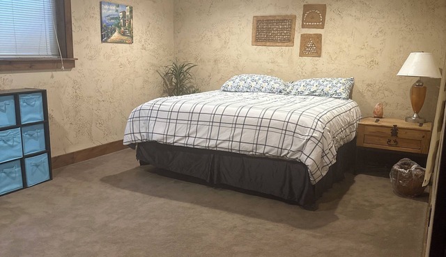 2 BR Cozy Retreat. Close to freeway and mountains.
