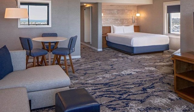 2 Connecting Suites at a 4⭐️ Hotel