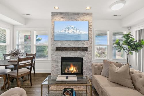 2 King Suites in Old Town, Bay Views, PatioGarage