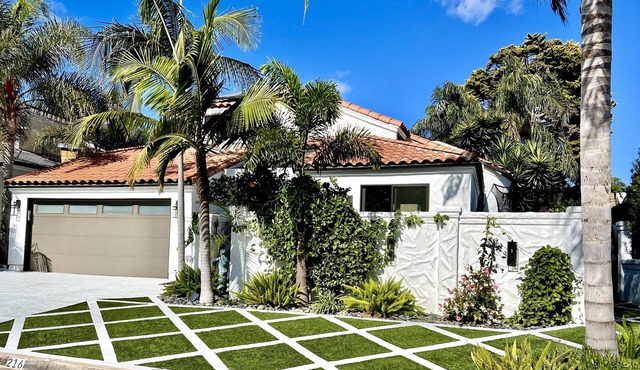2 minute walk to Del Mar Beach! Avail July 15-23 and Aug 17-23