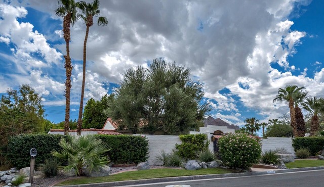 3 Bdrm beauty with pool/spa Permit #225610