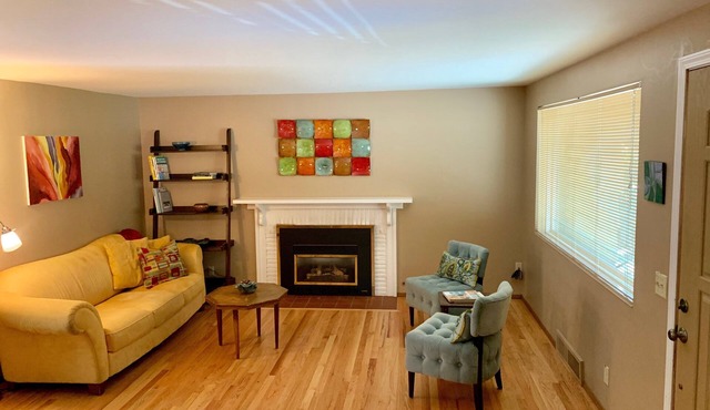 3 bedroom house with HOME OFFICE and spacious yard!