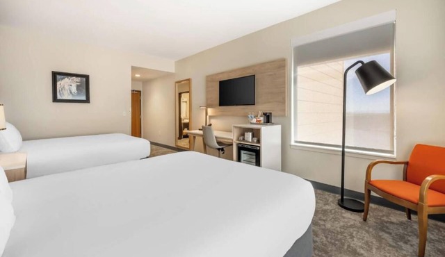 3 Units | Pet-Friendly & Includes Free Parking | 7 Mins to Round-Up Arena