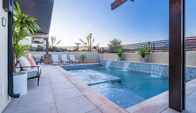 30-31| 2 large homes * Sleeps 50! * Private Pools