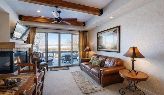 36 Newpark cozy creekside stay Canyons Village
