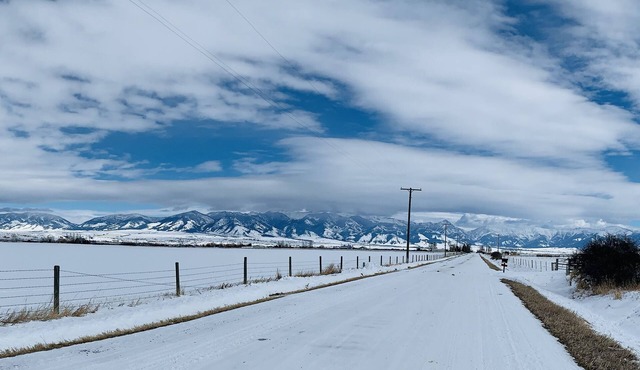 360 degree Mountain Views in quiet setting