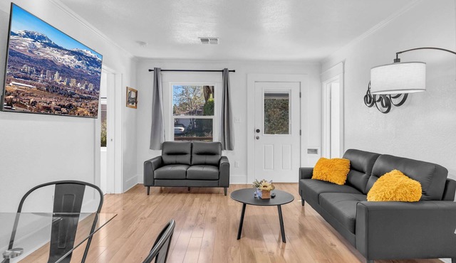3Bedroom/1.5Bath/Pet Ok/Sleeps9