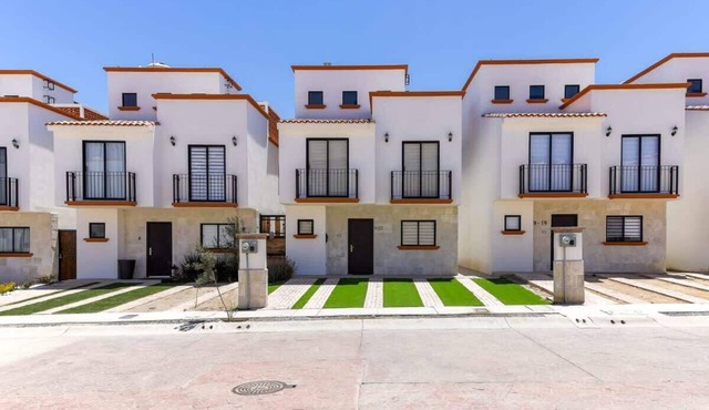 3BR Home w/Terrace & View nr VDG