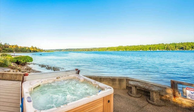3BR Waterfront Retreat | Hot Tub | Private Deck