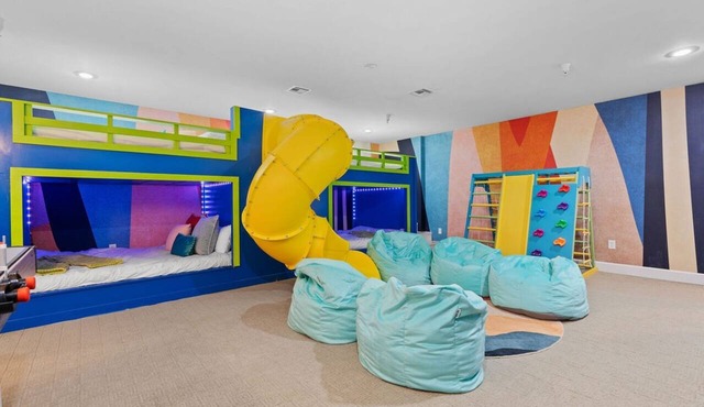 3min Walk to Ski Lift*Hot Tub*Epic Kids Room*Views