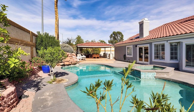 4,300-Sq-Ft Villa in West Vegas w/Pool & Games!