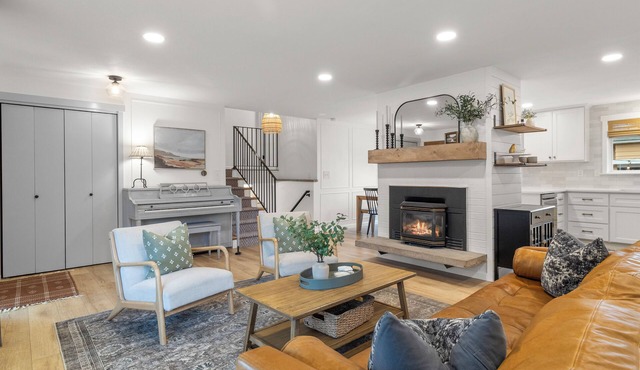 4 bedroom home Walk to train Easy access to Seattle for World Cup Games