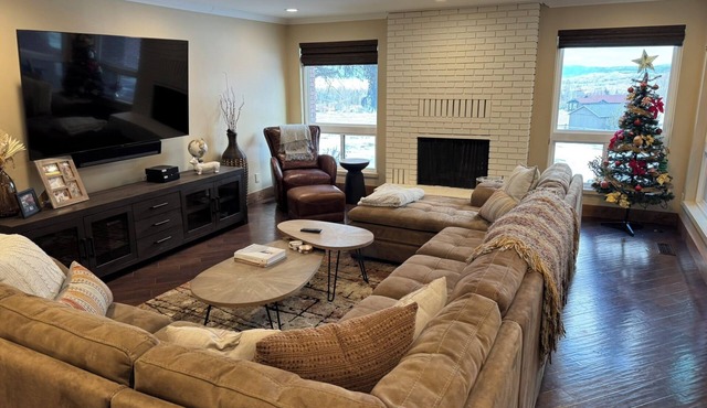 4-bedroom Park City Townhome with walkable lift access to the Canyons Skiing