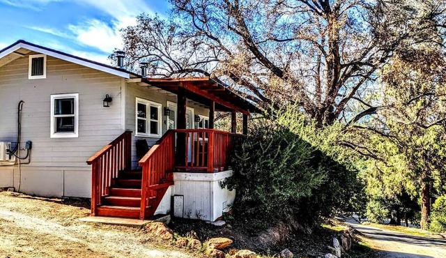 #4 Falcon's Chalet Cabin with Fireplace & Amazing Views, Santa Ysabel, CA