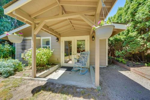 4 Mi to Waterfront & Wineries! Quiet Getaway