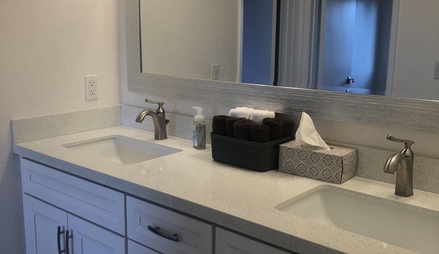 4 mile from the beach, sleeps 2-5 people.
