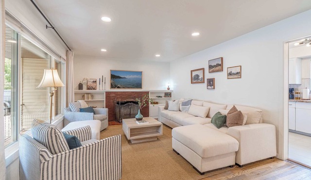 4BR Home w/Hot Tub, Grill, Foosball & Cornhole